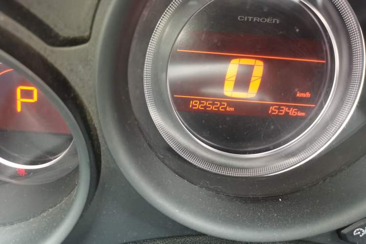 Used Citroen C4L 2014 1.8L Intelligent Drive Automatic Enjoyment Model Odometer Close Up