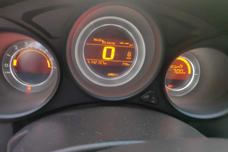 Used Citroen C4L 2014 1.8L Intelligent Drive Manual Enjoyment Model Odometer Close Up