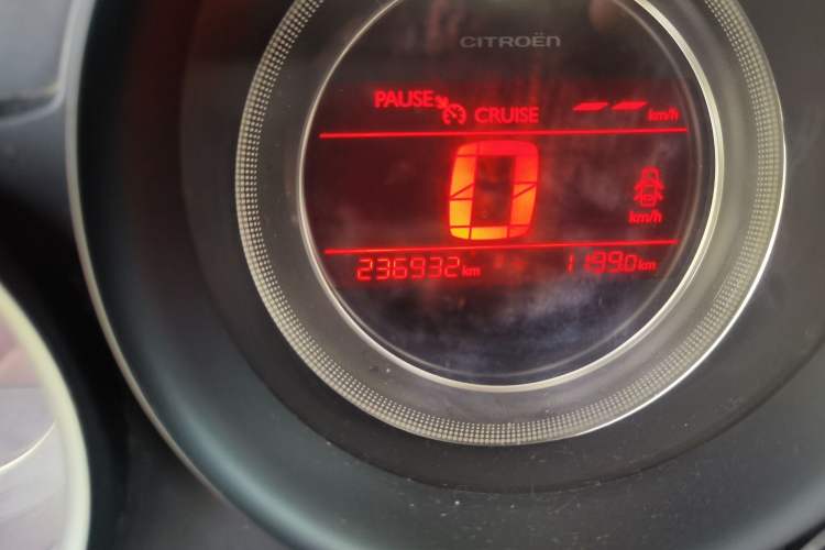 Used Citroen C4L 2014 1.8L Intelligent Drive Automatic Enjoyment Model Odometer Close Up