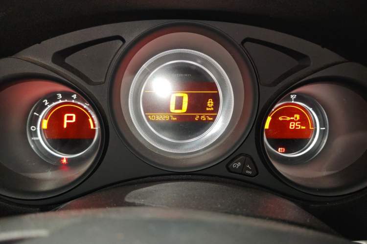 Used Citroen C4L 2014 1.8L Intelligent Drive Automatic Enjoyment Model Odometer Close Up