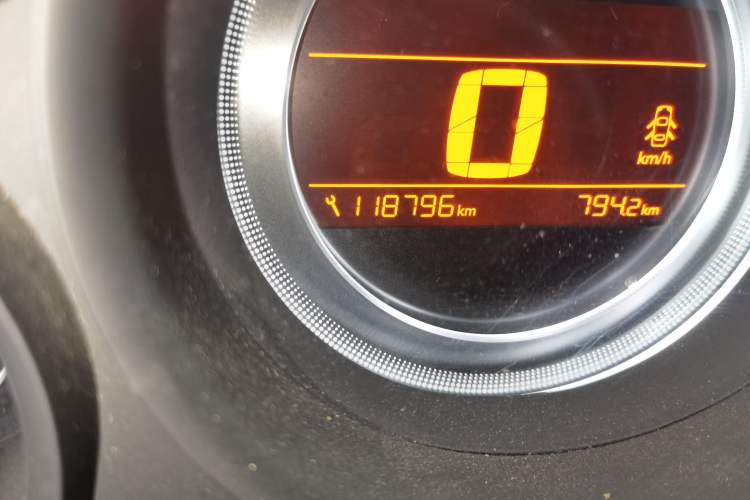 Used Citroen C4L 2014 1.8L Intelligent Drive Automatic Enjoyment Model Odometer Close Up