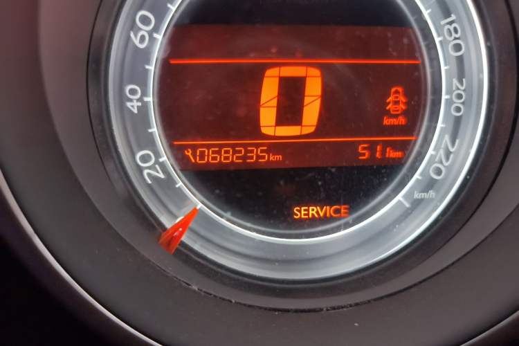 Used Citroen C4L 2014 1.6THP Connected Car Version Automatic Dynamic Model Odometer Close Up