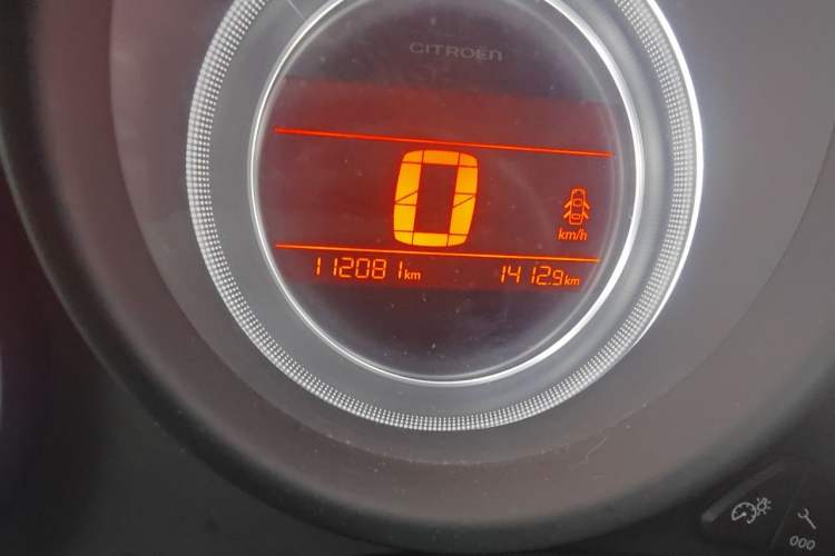 Used Citroen C4L 2014 1.8L Intelligent Drive Automatic Enjoyment Model Odometer Close Up