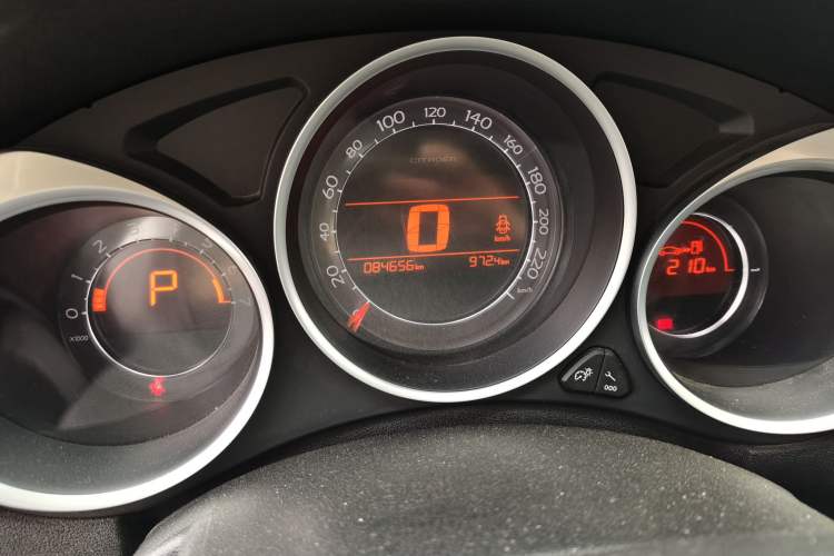 Used Citroen C4L 2014 1.6THP Intelligent Drive Automatic Dynamic Model Odometer Close Up