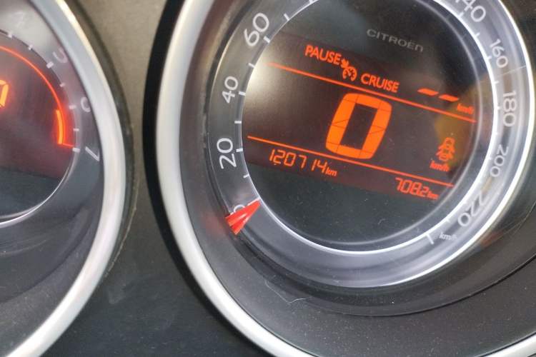 Used Citroen C4L 2014 1.6THP Intelligent Drive Automatic Dynamic Model Odometer Close Up