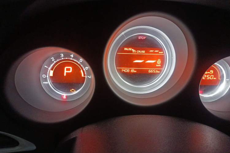 Used Citroen C4L 2014 1.8L Intelligent Drive Automatic Enjoyment Model Odometer Close Up