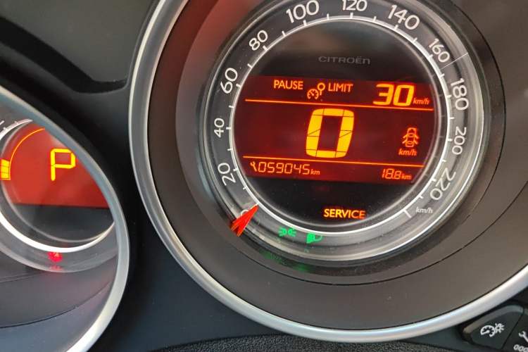 Used Citroen C4L 2014 1.6THP Intelligent Drive Automatic Dynamic Model Odometer Close Up