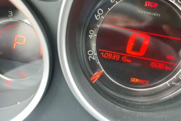 Used Citroen C4L 2014 1.6THP Intelligent Drive Automatic Dynamic Model Odometer Close Up