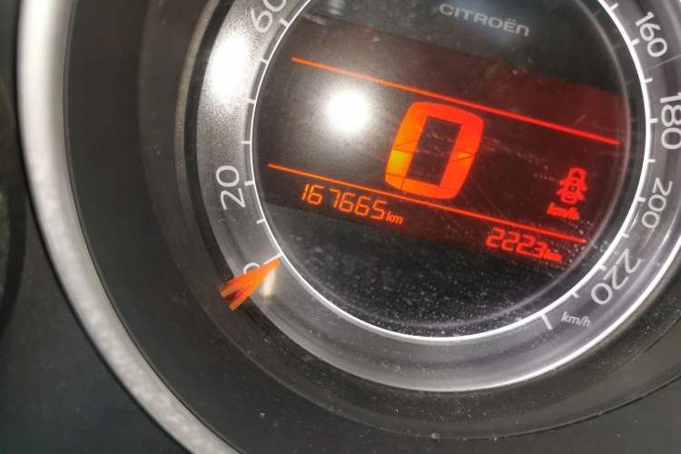 Used Citroen C4L 2014 1.8L Intelligent Drive Manual Version – Dynamic Edition Odometer Close Up