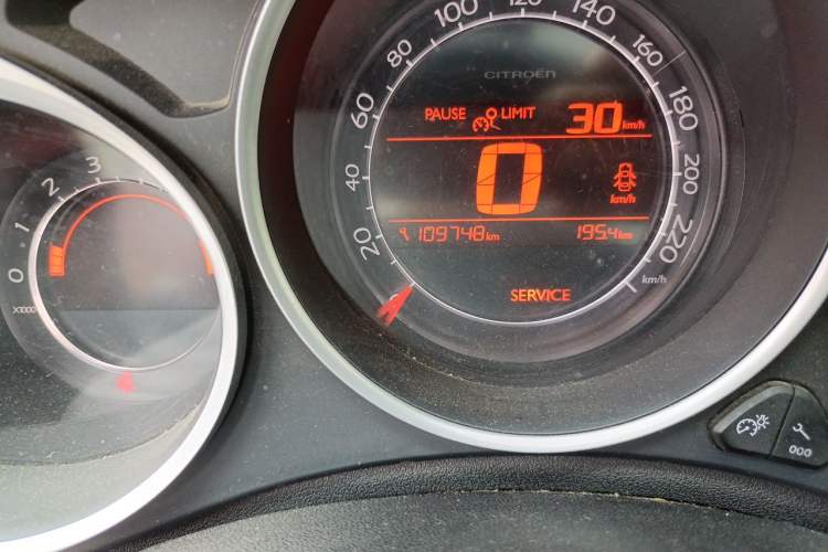 Used Citroen C4L 2014 1.8L Intelligent Drive Manual Version – Dynamic Edition Odometer Close Up