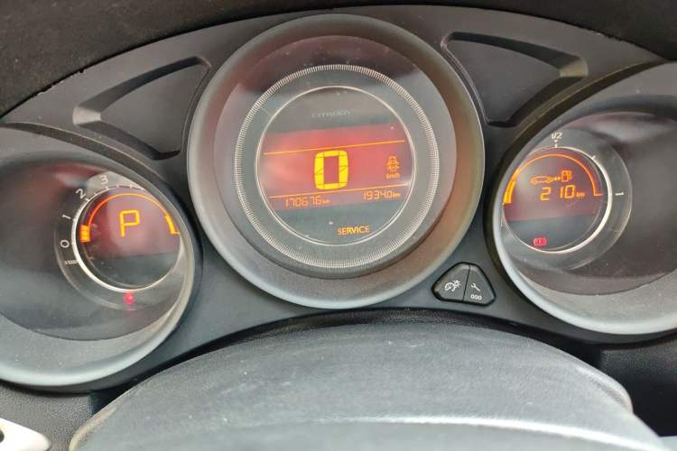 Used Citroen C4L 2014 1.8L Intelligent Drive Automatic Enjoyment Model Odometer Close Up