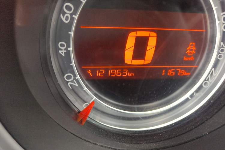 Used Citroen C4L 2014 1.6THP Intelligent Drive Automatic Dynamic Model Odometer Close Up
