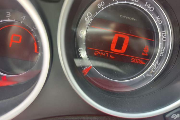 Used Citroen C4L 2014 1.6THP Intelligent Drive Automatic Dynamic Model Odometer Close Up