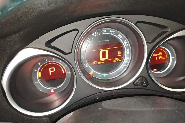 Used Citroen C4L 2014 1.6THP Intelligent Drive Automatic Dynamic Model Odometer Close Up