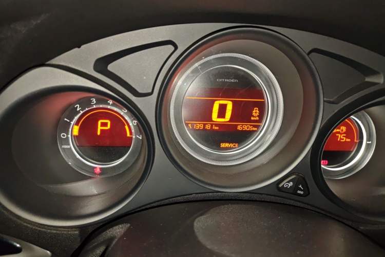 Used Citroen C4L 2014 1.8L Intelligent Drive Automatic Enjoyment Model Odometer Close Up
