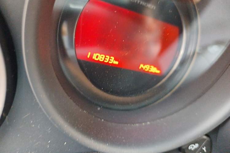Used Citroen C4L 2014 1.8L Intelligent Drive Automatic Enjoyment Model Odometer Close Up