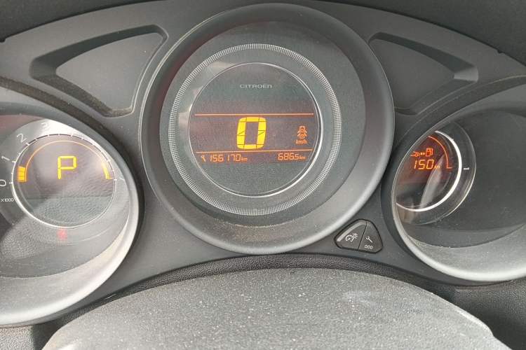 Used Citroen C4L 2014 1.8L Intelligent Drive Automatic Enjoyment Model Odometer Close Up
