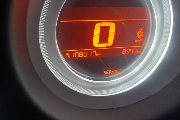 Used Citroen C4L 2014 1.8L Intelligent Drive Manual Enjoyment Model Odometer Close Up