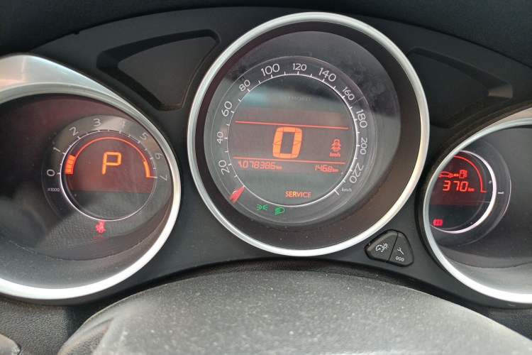 Used Citroen C4L 2014 1.6THP Intelligent Drive Automatic Dynamic Model Odometer Close Up
