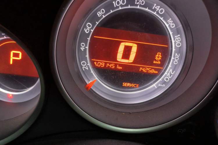 Used Citroen C4L 2014 1.8L Intelligent Drive Automatic Dynamic Model Odometer Close Up