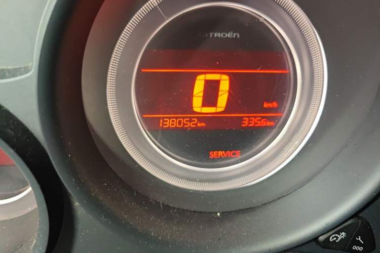 Used Citroen C4L 2014 1.8L Intelligent Drive Automatic Enjoyment Model Odometer Close Up