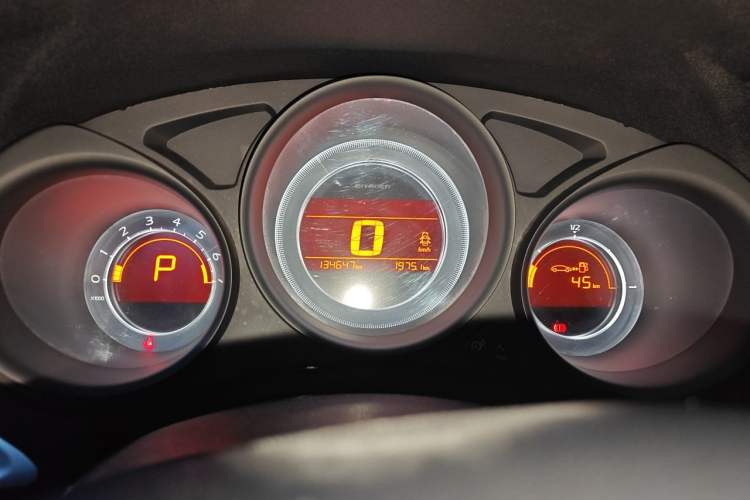 Used Citroen C4L 2014 1.8L Intelligent Drive Automatic Enjoyment Model Odometer Close Up
