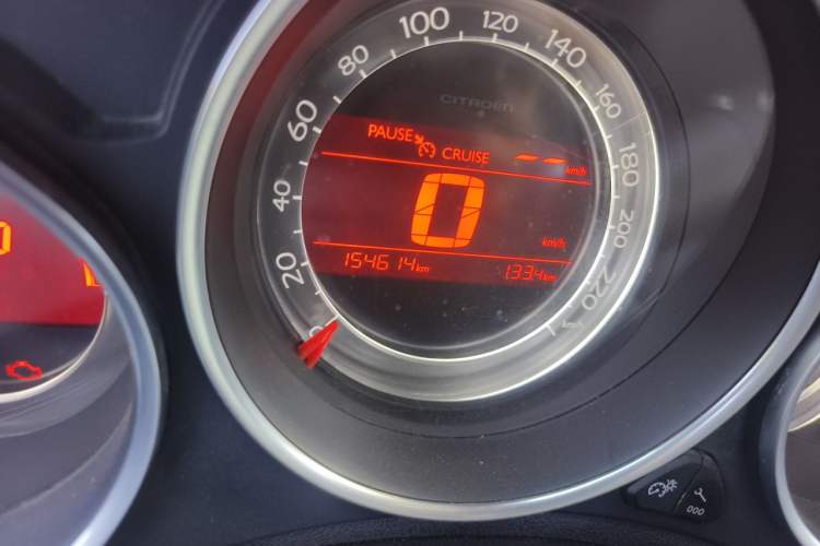 Used Citroen C4L 2014 1.6THP Intelligent Drive Automatic Dynamic Model Odometer Close Up