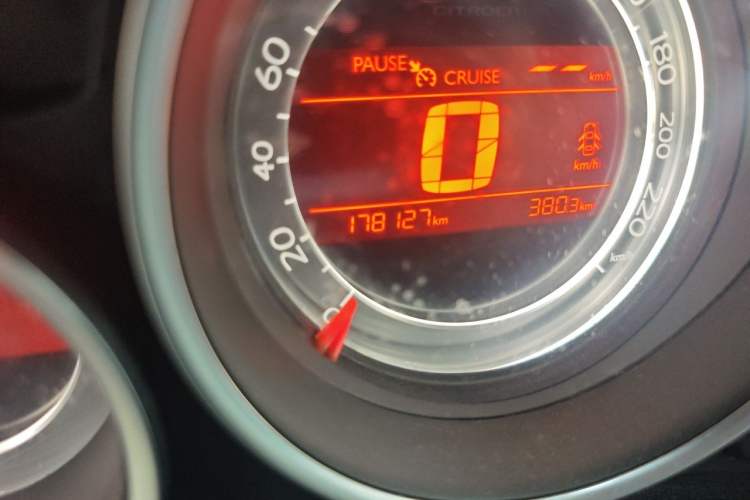 Used Citroen C4L 2014 1.8L Intelligent Drive Automatic Dynamic Model Odometer Close Up