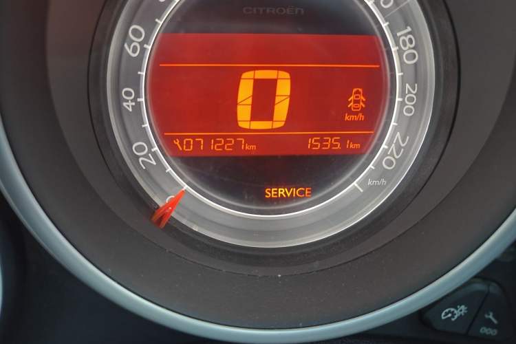 Used Citroen C4L 2014 1.6THP Intelligent Drive Automatic Dynamic Model Odometer Close Up