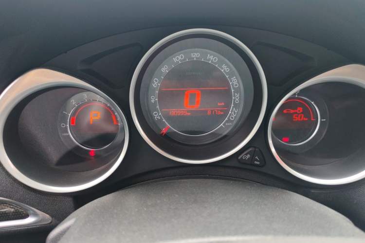 Used Citroen C4L 2014 1.6THP Intelligent Drive Automatic Dynamic Model Odometer Close Up