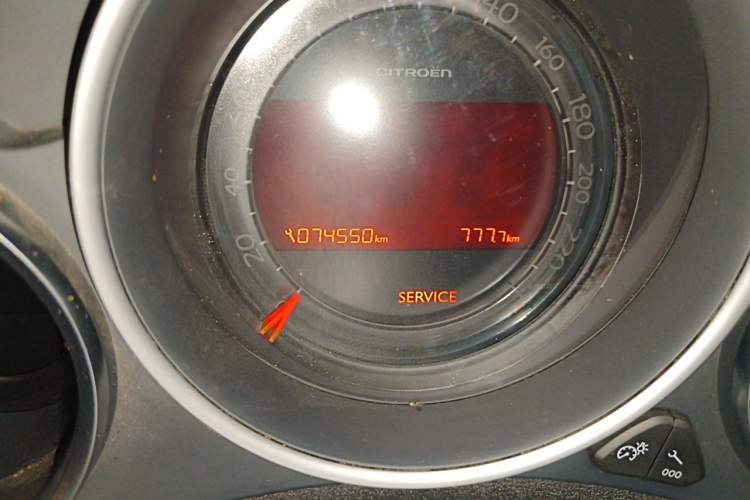 Used Citroen C4L 2014 1.8L Intelligent Drive Automatic Dynamic Model Odometer Close Up