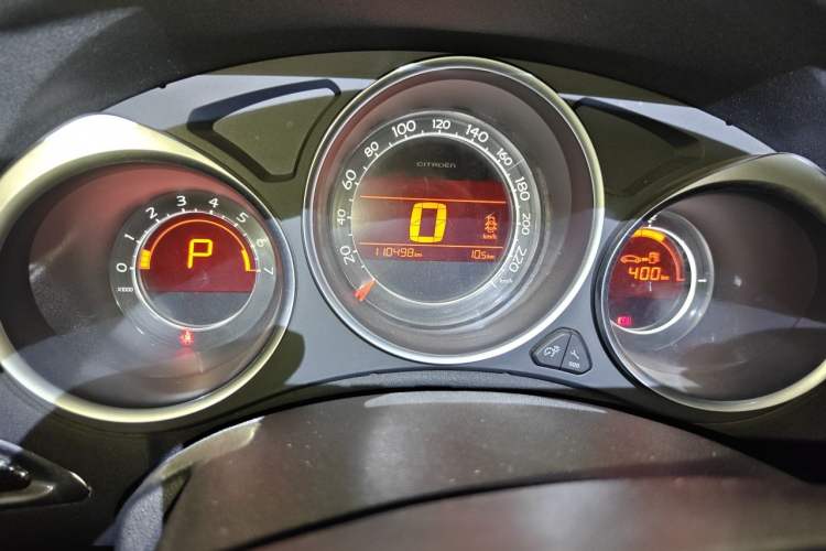 Used Citroen C4L 2014 1.6THP Intelligent Drive Automatic Dynamic Model Odometer Close Up