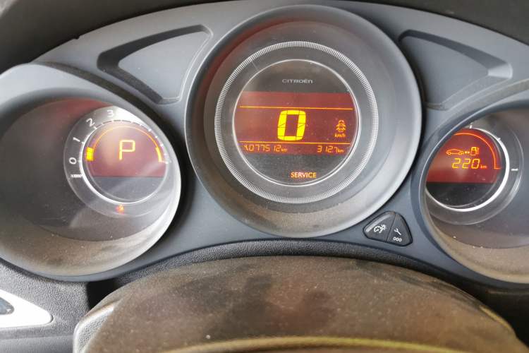 Used Citroen C4L 2014 1.8L Intelligent Drive Automatic Enjoyment Model Odometer Close Up