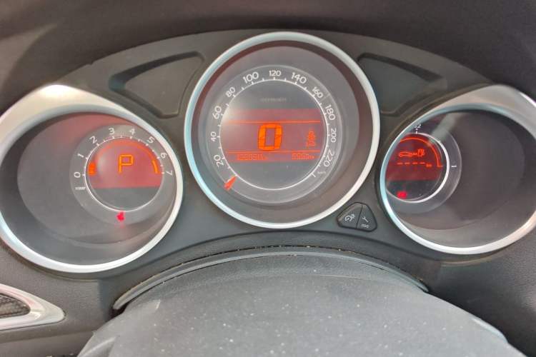 Used Citroen C4L 2014 1.6THP Intelligent Drive Automatic Dynamic Model Odometer Close Up
