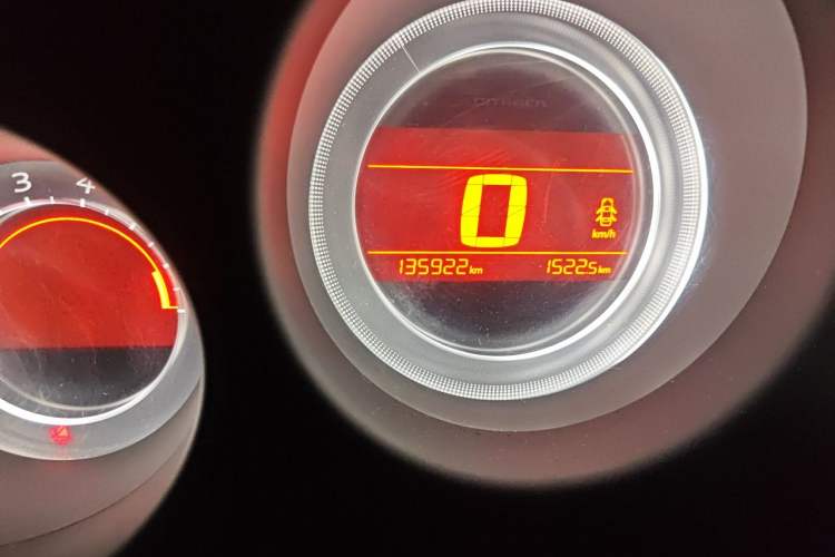 Used Citroen C4L 2014 1.8L Intelligent Drive Manual Enjoyment Model Odometer Close Up