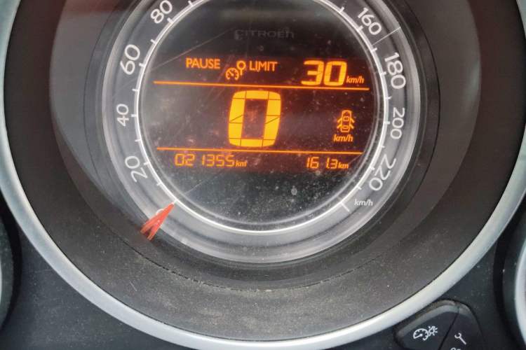 Used Citroen C4L 2014 1.6THP Intelligent Drive Automatic Dynamic Model Odometer Close Up