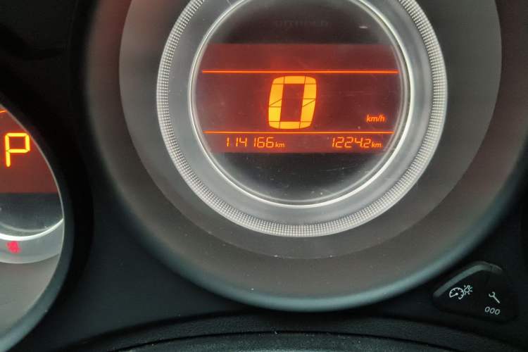 Used Citroen C4L 2014 1.8L Intelligent Drive Automatic Enjoyment Model Odometer Close Up