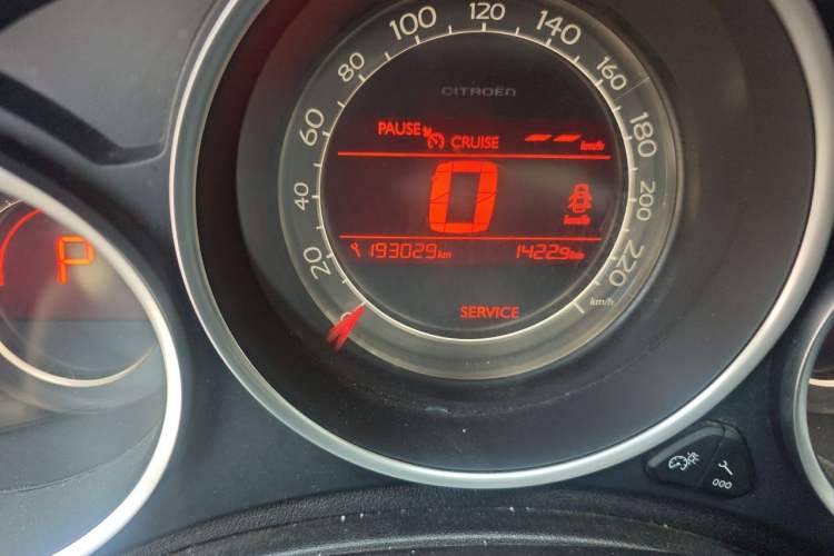 Used Citroen C4L 2014 1.8L Intelligent Drive Automatic Dynamic Model Odometer Close Up