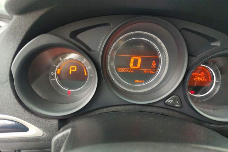 Used Citroen C4L 2014 1.8L Intelligent Drive Automatic Enjoyment Model Odometer Close Up