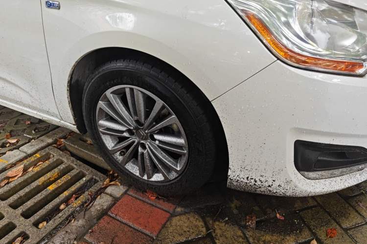 Used Citroen C4L 2014 1.8L Intelligent Drive Manual Version – Dynamic Edition Right Front Wheel Hub