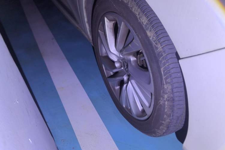 Used Citroen C4L 2014 1.6THP Intelligent Drive Automatic Dynamic Model Right Front Wheel Hub