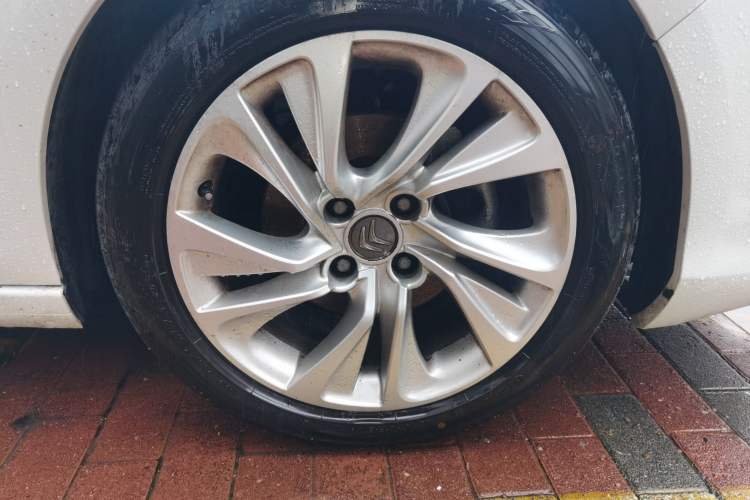 Used Citroen C4L 2014 1.6THP Intelligent Drive Automatic Dynamic Model Right Front Wheel Hub
