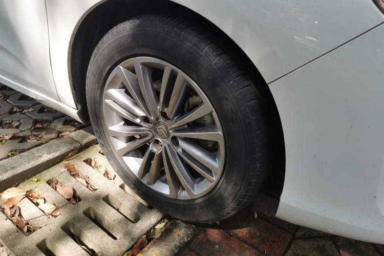Used Citroen C4L 2014 1.8L Intelligent Drive Manual Version – Dynamic Edition Right Front Wheel Hub