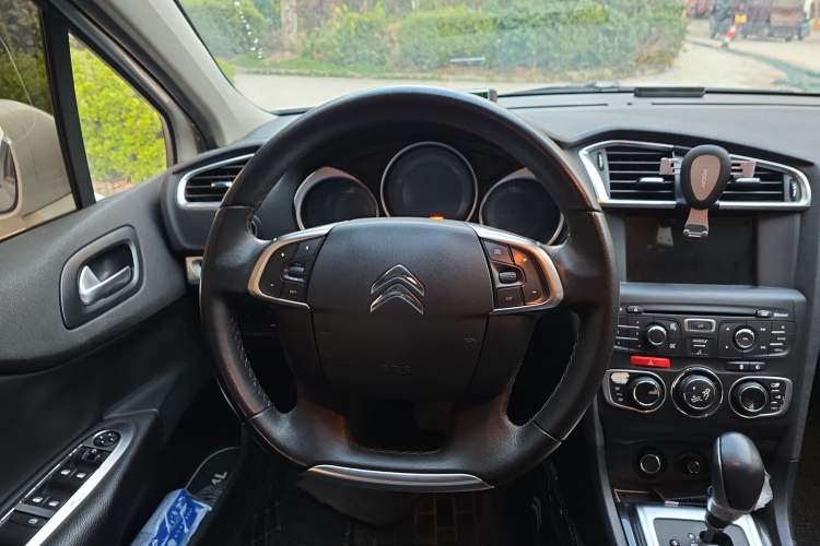 Used Citroen C4L 2014 1.6THP Intelligent Drive Automatic Dynamic Model Steering Wheel
