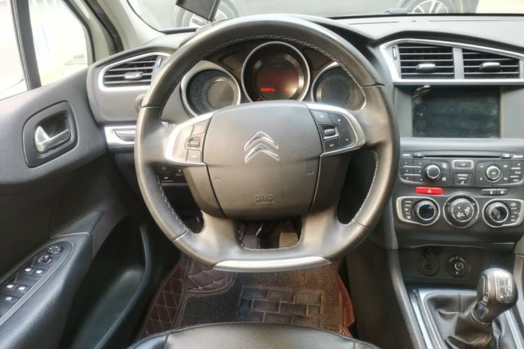 Used Citroen C4L 2014 1.8L Intelligent Drive Manual Version – Dynamic Edition Steering Wheel