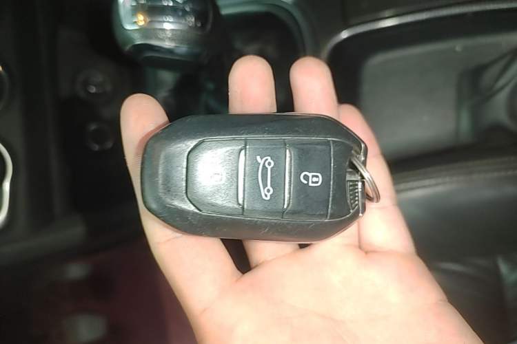 Used Citroen C4L 2014 1.8L Intelligent Drive Manual Version – Dynamic Edition Vehicle Key