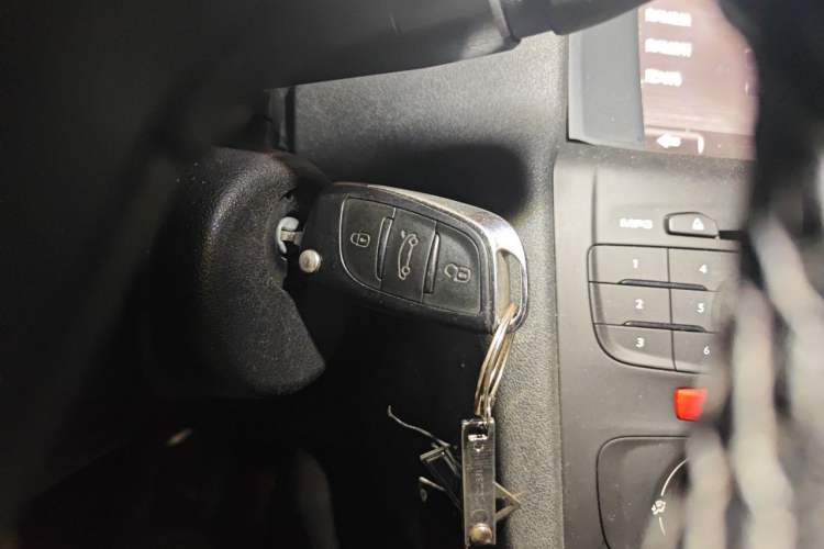 Used Citroen C4L 2014 1.8L Intelligent Drive Automatic Enjoyment Model Vehicle Key