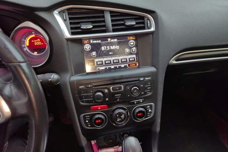 Used Citroen C4L 2015 1.8L Automatic Prestige Edition Audio And AC Panel