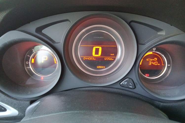 Used Citroen C4L 2015 1.8L Automatic Luxury Edition Odometer Close Up