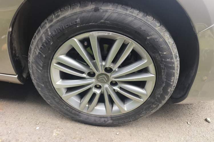Used Citroen C4L 2015 1.2T Automatic Prestige Edition Right Front Wheel Hub